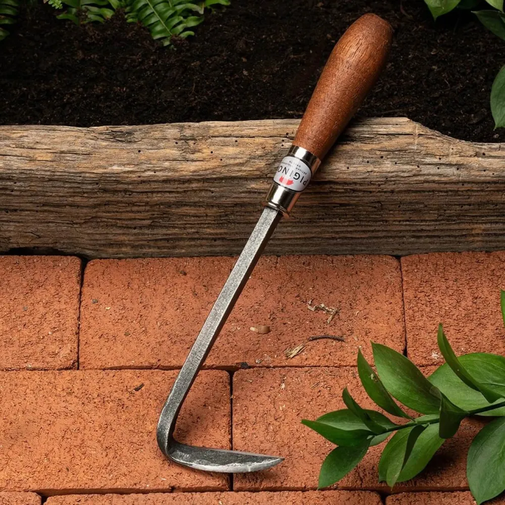 Red Pig Cape Cod Weeder by Best