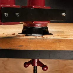 garrett-wade Exceptionally Flexible Workbench Vise