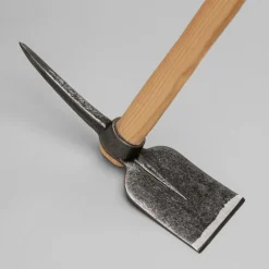 Garrett Wade Pathmaker Pickaxe and Hoe Best