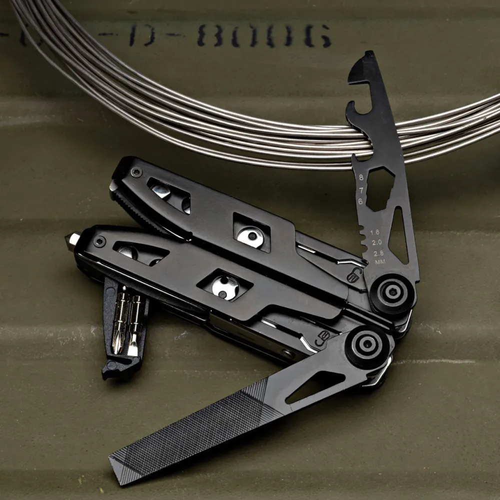 garrett-wade Pocket Multi-Tool with Pliers Clearance
