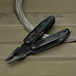 garrett-wade Pocket Multi-Tool with Pliers Clearance