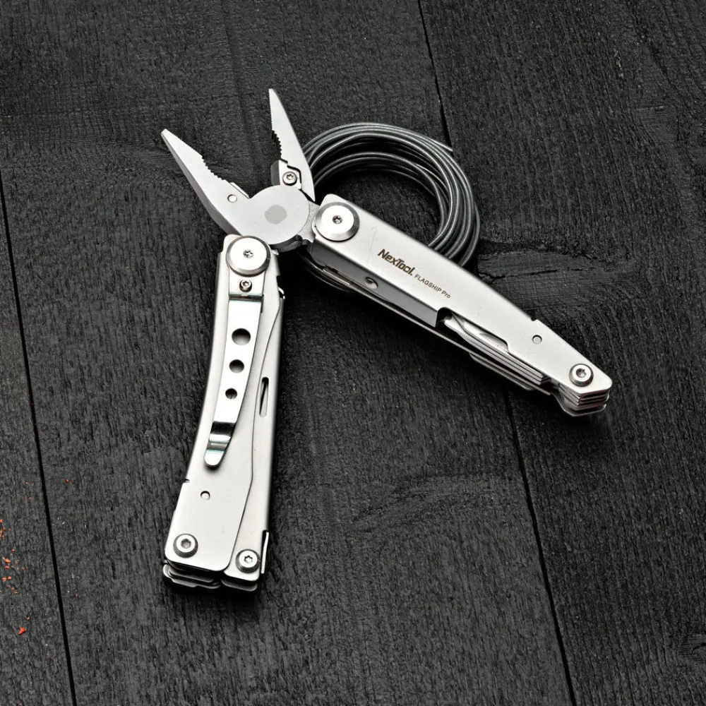 garrett-wade Ultra-Sleek 16-in-1 Multitool Outlet