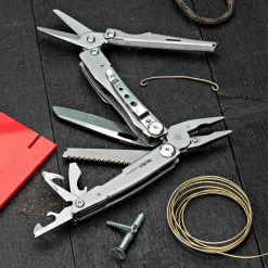 garrett-wade Ultra-Sleek 16-in-1 Multitool Outlet